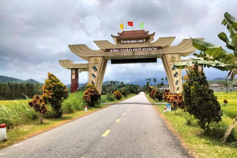 Cổng chào huyện Minh Long