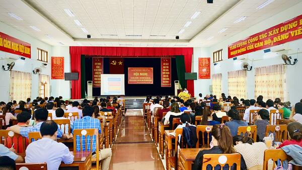 XÃ MINH LONG: TỔ CHỨC TẬP HUẤN, BỒI DƯỠNG LÝ LUẬN CHÍNH TRỊ HÈ NĂM 2025, CHO CÁN BỘ QUẢN LÝ, GIÁO VIÊN, NHÂN VIÊN NGÀNH GIÁO DỤC.