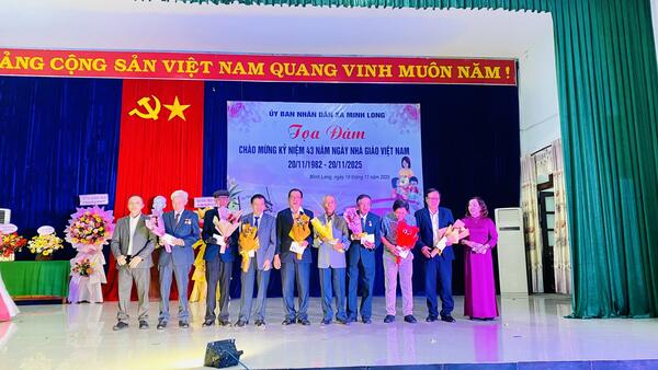 UBND Xã Minh Long tổ chức Tọa đàm kỷ niệm 43 năm Ngày Nhà giáo Việt Nam 20/11.